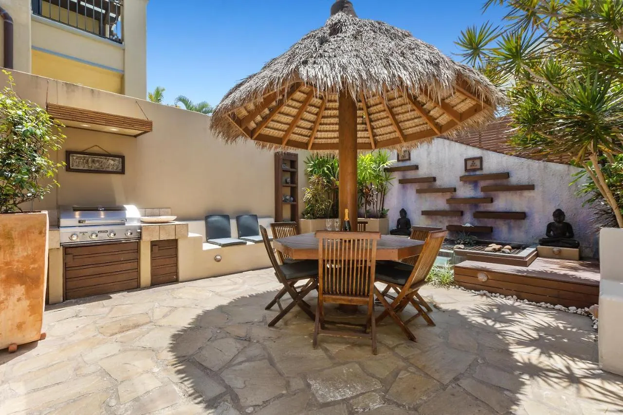 Villa Baci Nobby Beach location